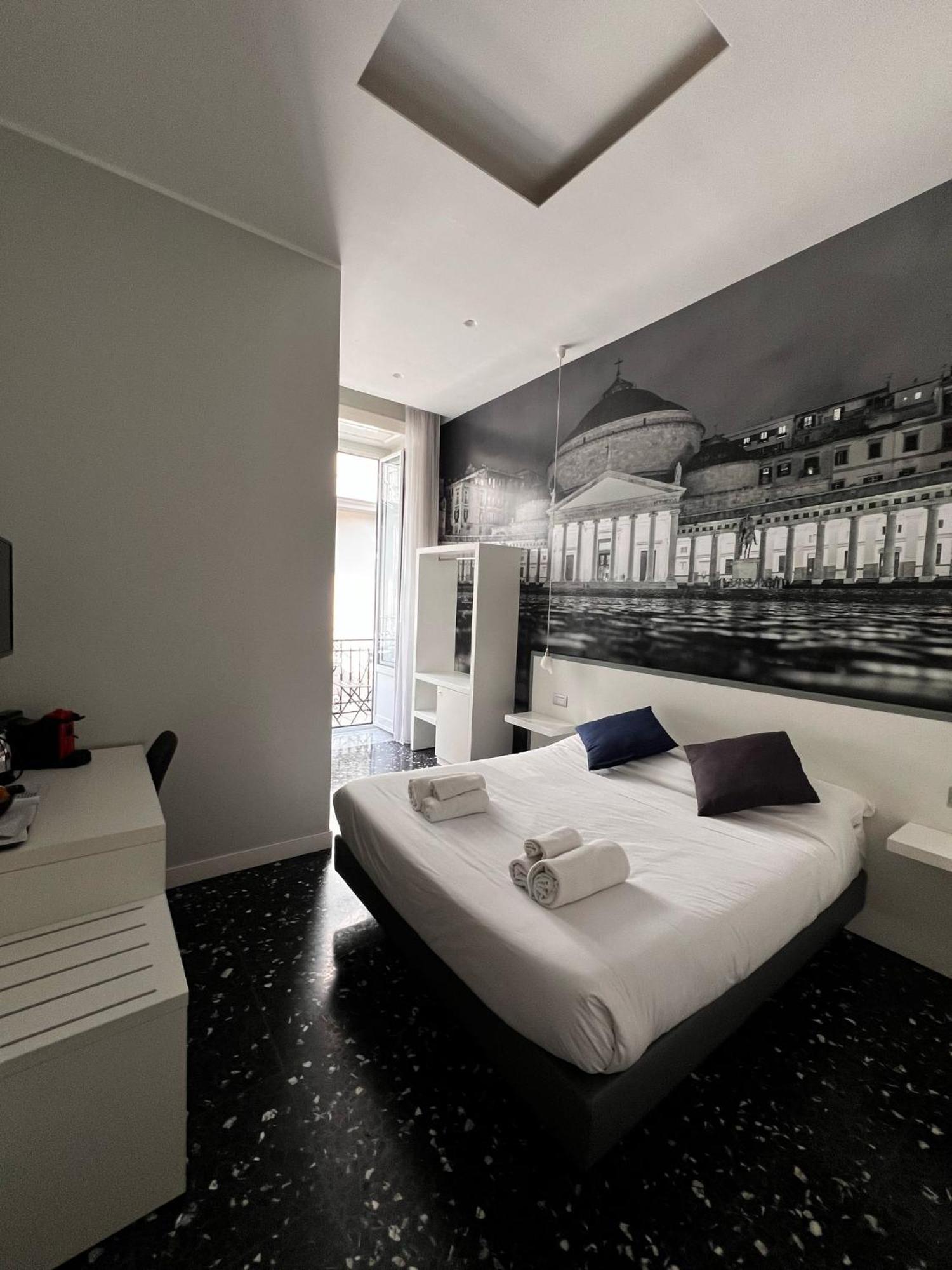 Beverello Rooms Napels Buitenkant foto
