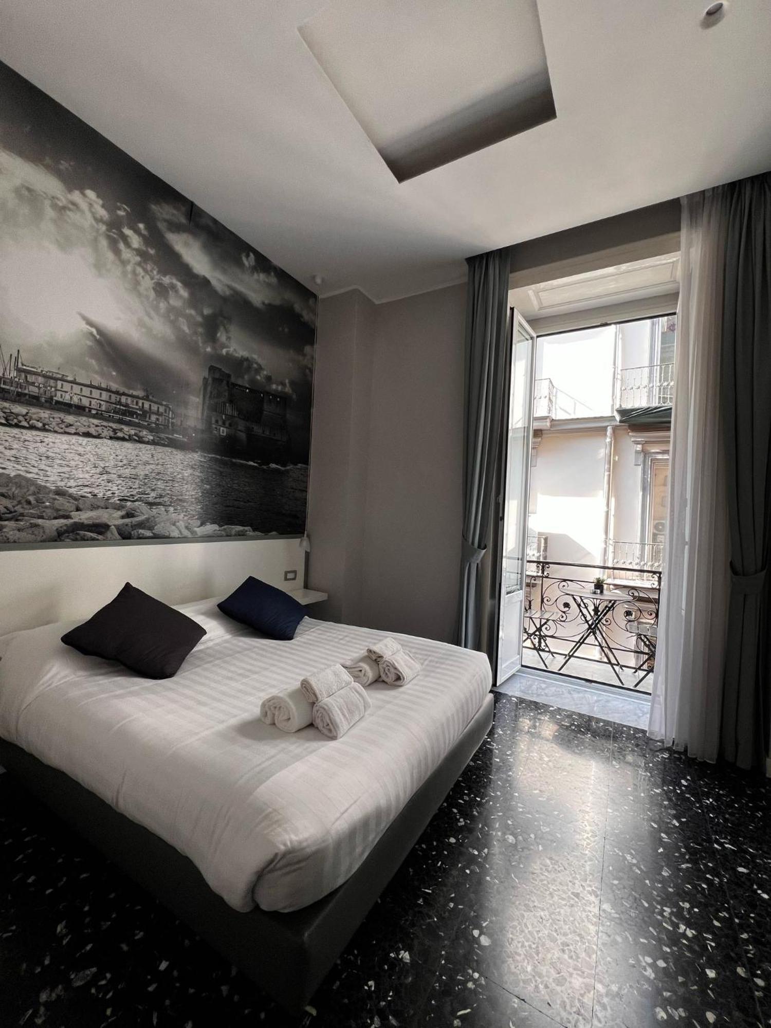 Beverello Rooms Napels Buitenkant foto