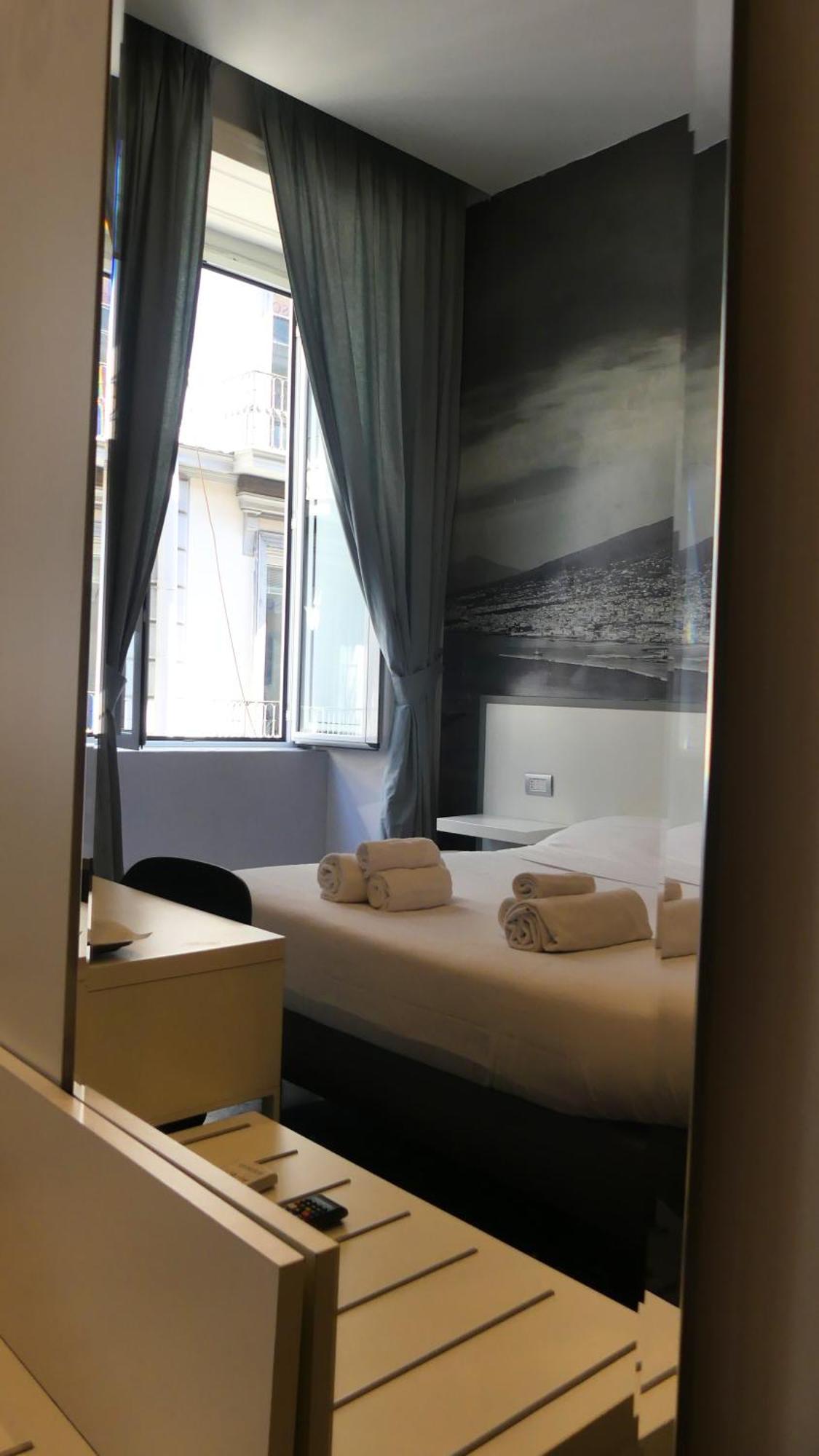 Beverello Rooms Napels Buitenkant foto