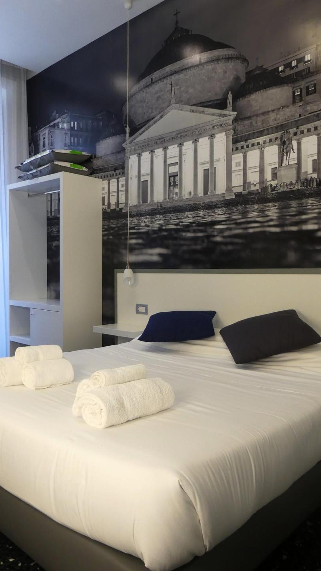 Beverello Rooms Napels Buitenkant foto